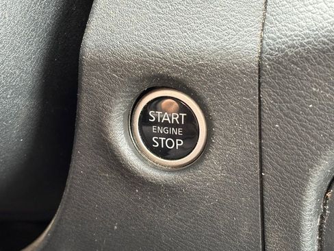 Used 2024 Nissan Frontier SV RWD image 12