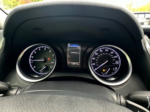 Used 2018 Toyota Camry SE image 25