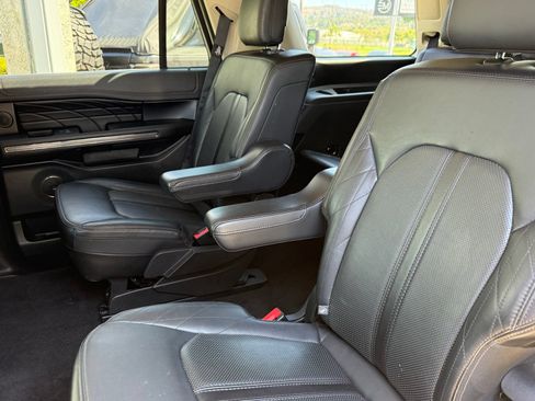 Used 2019 Ford Expedition Platinum RWD image 40