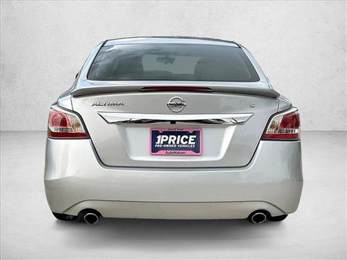Used 2015 Nissan Altima 2.5 S w/ Sport Value Package FWD image 4