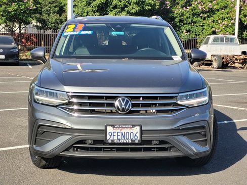 Used 2023 Volkswagen Tiguan SE FWD image 3
