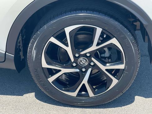 Used 2019 Toyota C-HR XLE FWD image 16