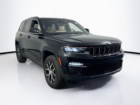 Used 2023 Jeep Grand Cherokee Limited w/ Luxury Tech Group II AWD/4WD image 3