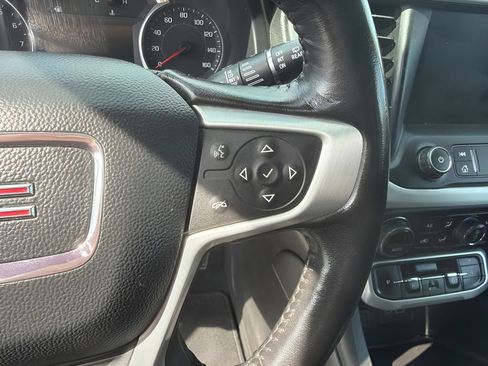 Used 2020 GMC Acadia SLT FWD image 20