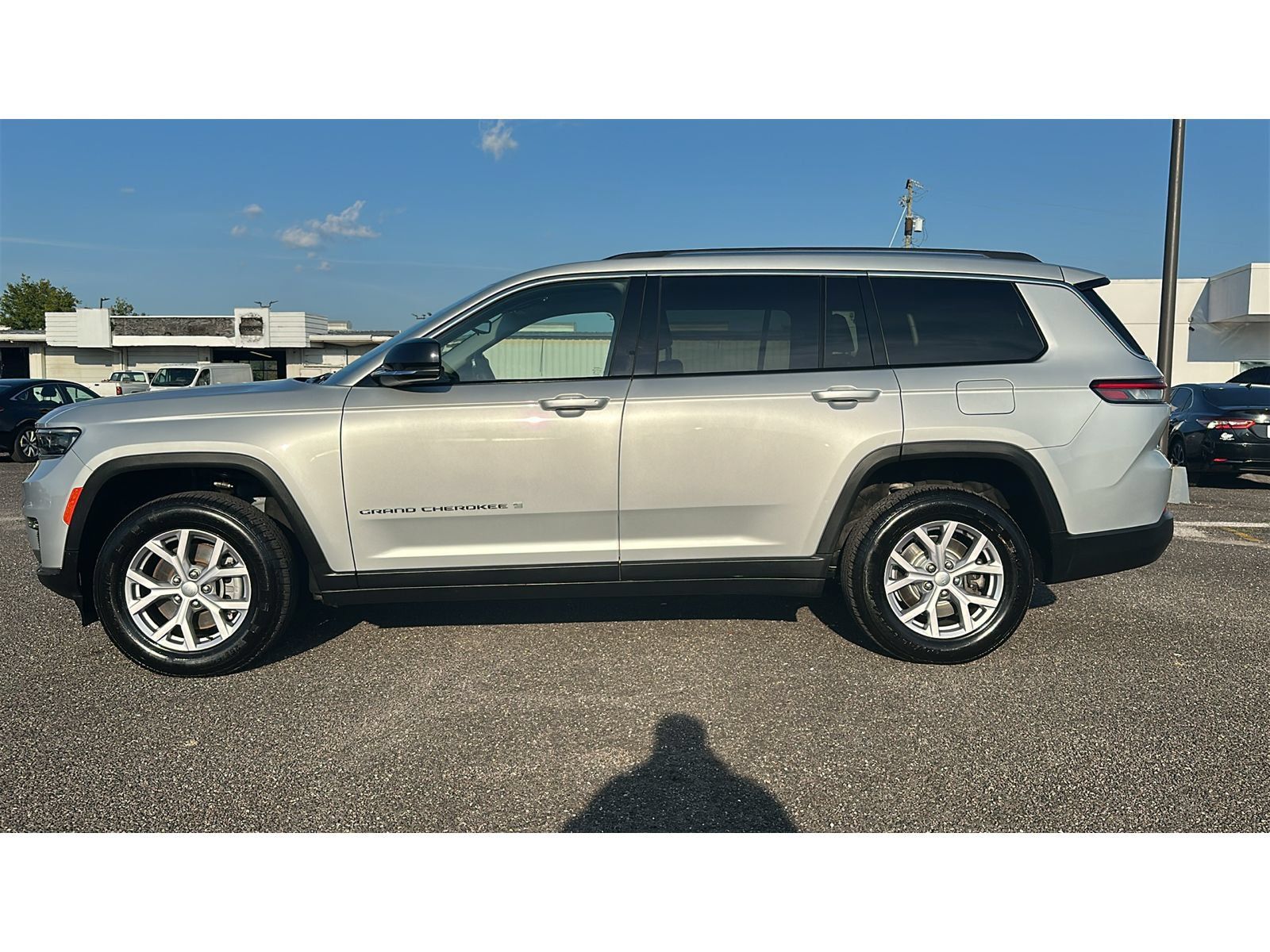 Used 2022 Jeep Grand Cherokee L Limited w/ Trailer Tow Group (B) AWD/4WD image 3