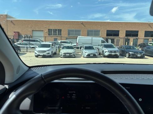 Used 2026 Kia Carnival FWD image 33