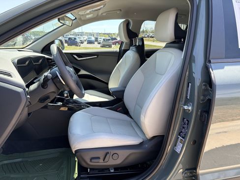Used 2025 Kia Niro EX FWD image 27