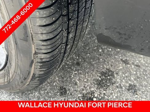 Used 2024 Hyundai Venue SEL FWD image 13