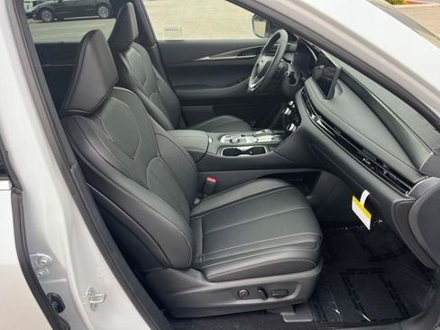 Certified 2026 INFINITI QX60 Luxe w/ Cargo Package FWD image 8