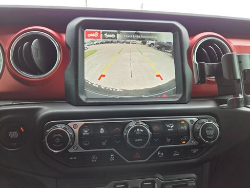 Used 2021 Jeep Wrangler Unlimited Rubicon AWD/4WD image 37