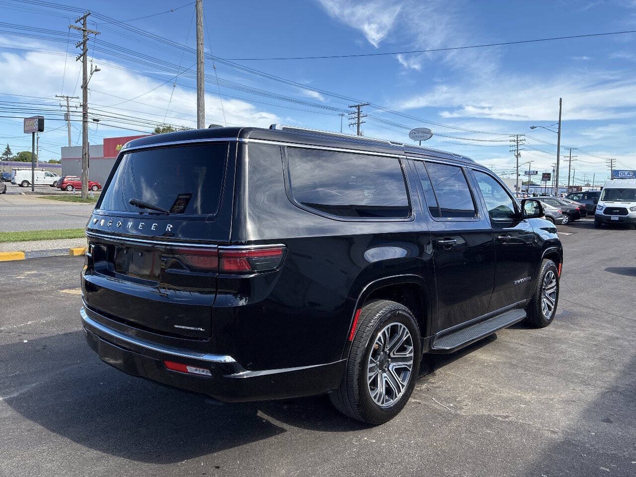 Used 2023 Jeep Wagoneer L Series II AWD/4WD image 7