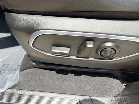 Used 2023 Jeep Wagoneer 4WD image 12