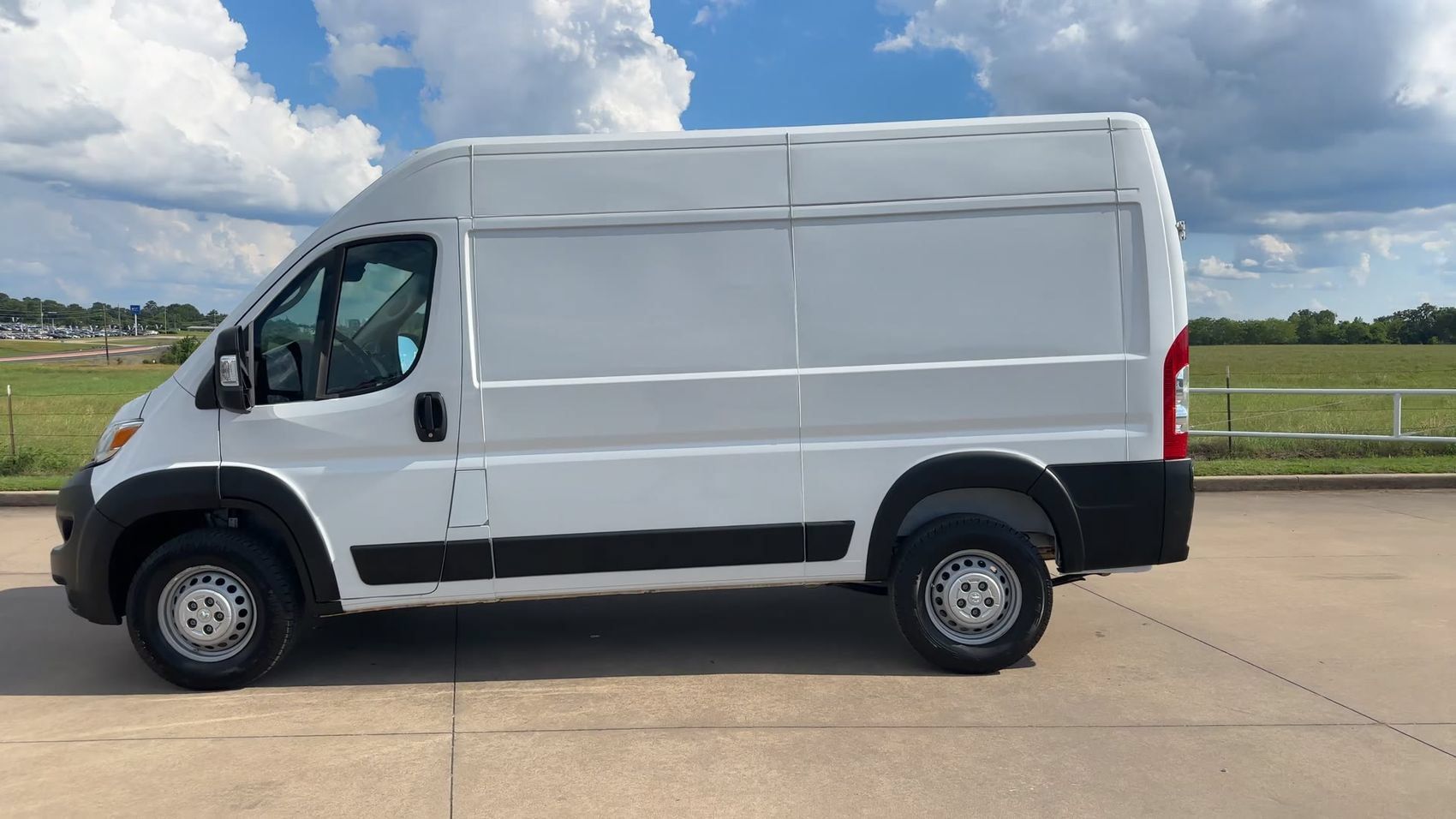 Used 2025 RAM ProMaster 2500 w/ Convenience Group FWD image 6