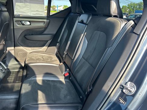 Used 2022 Volvo XC40 T5 R-Design w/ Climate Package AWD/4WD image 10