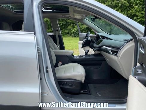 Used 2019 Cadillac XT4 Luxury w/ Cold Weather Package AWD/4WD image 18