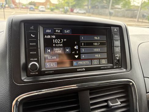 Used 2016 Dodge Grand Caravan SXT FWD image 46