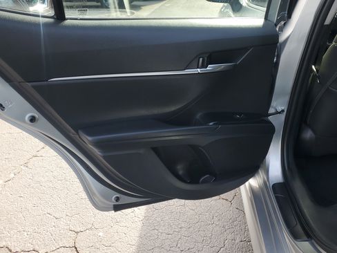 Used 2020 Toyota Camry SE image 10