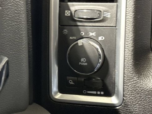 Used 2019 RAM 1500 Big Horn AWD/4WD image 18
