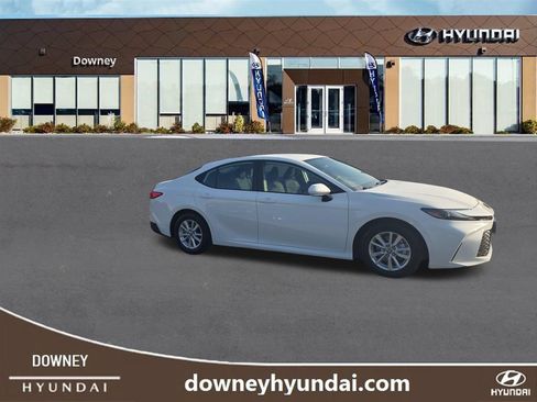 Used 2025 Toyota Camry Hybrid FWD image 6