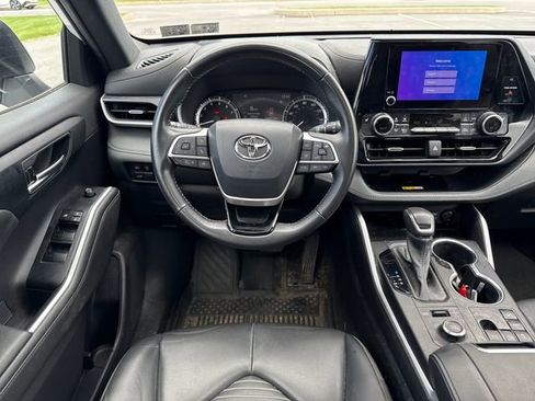 Used 2023 Toyota Highlander XSE AWD/4WD image 18