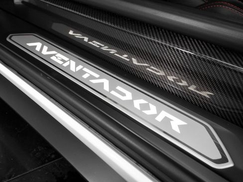Used 2017 Lamborghini Aventador S image 39
