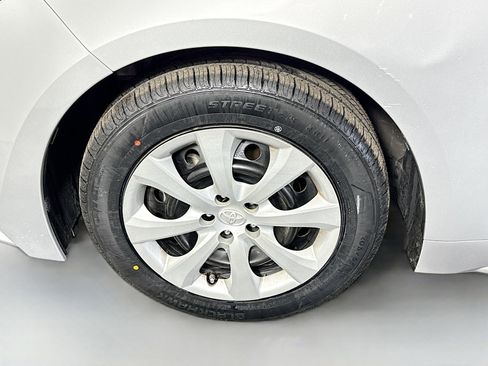 Used 2022 Toyota Corolla LE image 37