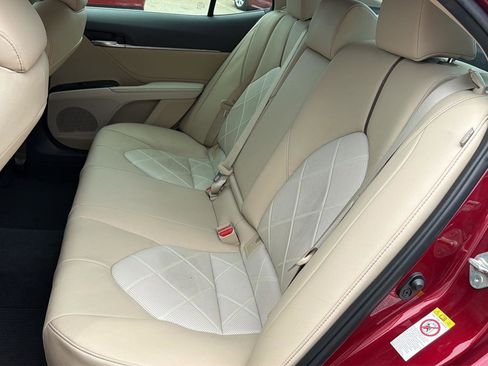 Used 2018 Toyota Camry XLE FWD image 12