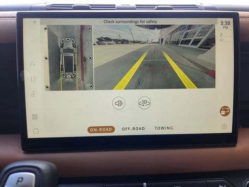 Used 2024 Land Rover Defender 130 X-Dynamic SE image 17