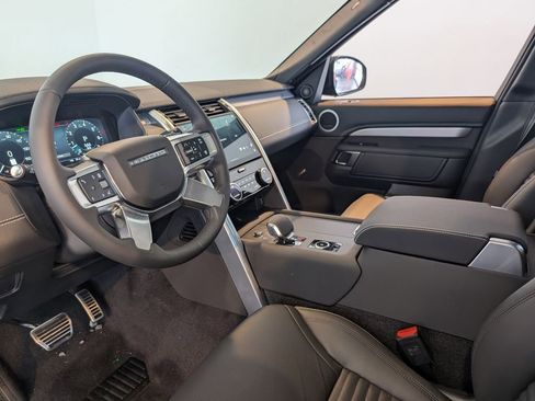 New 2026 Land Rover Discovery Limited Edition image 12
