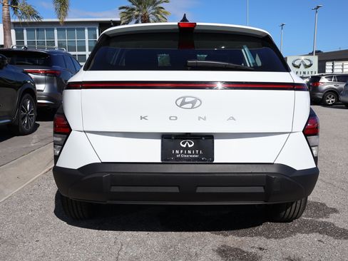Used 2024 Hyundai Kona SE image 7