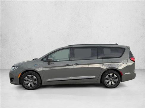 Used 2020 Chrysler Pacifica Limited w/ Advanced Safetytec Group FWD image 2