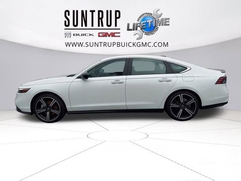 Used 2024 Honda Accord Sport image 3