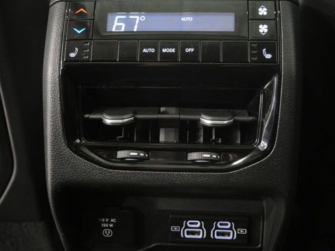 Used 2023 Jeep Grand Cherokee L Limited w/ Black Appearance Package AWD/4WD image 27