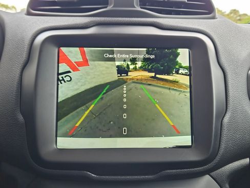 Used 2023 Jeep Renegade Latitude w/ Sun/Sound Group AWD/4WD image 33