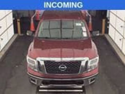 Used 2018 Nissan Titan SV w/ SV Convenience Package RWD image 2