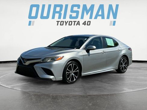 Used 2019 Toyota Camry SE image 3