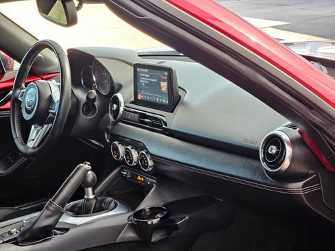 Used 2021 MAZDA MX-5 Miata RF Grand Touring RWD image 17