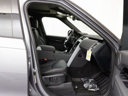 New 2025 Land Rover Discovery S AWD/4WD image 21