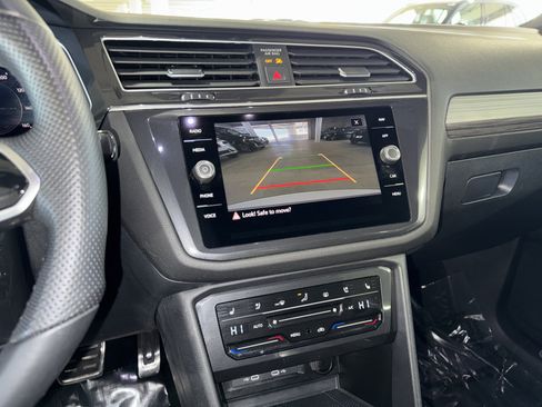 Used 2024 Volkswagen Tiguan SEL R-Line image 27
