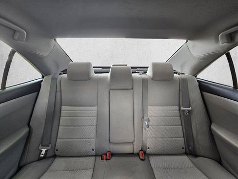 Used 2017 Toyota Camry LE FWD image 15