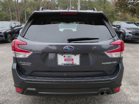 Used 2022 Subaru Forester Premium w/ Popular Package #2 image 5