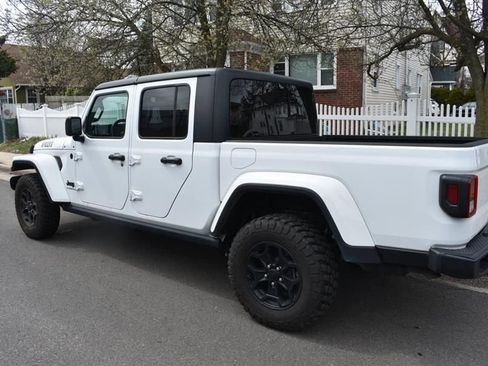 Used 2021 Jeep Gladiator Willys image 5