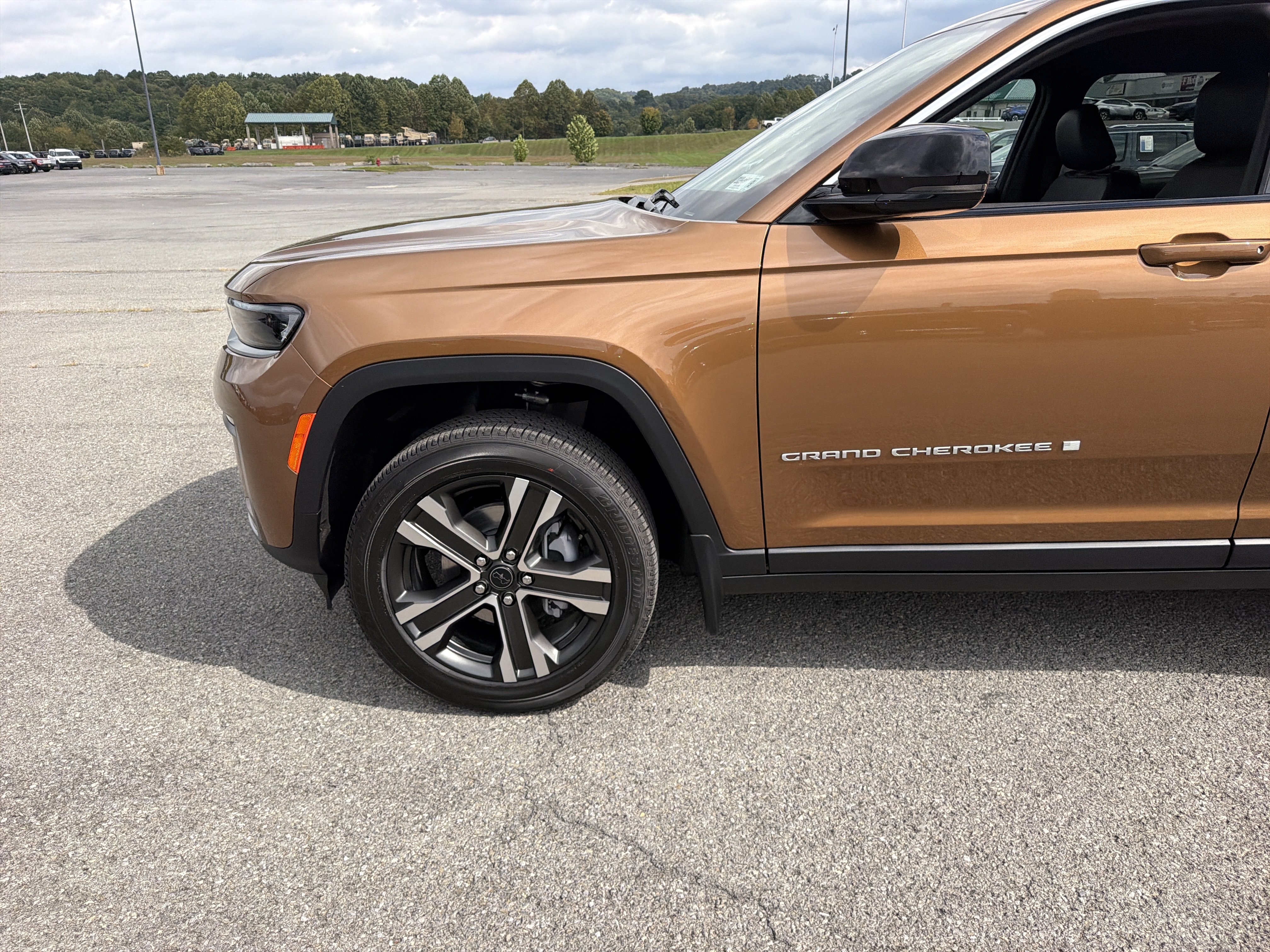 New 2027 Jeep Grand Cherokee Limited AWD/4WD image 11