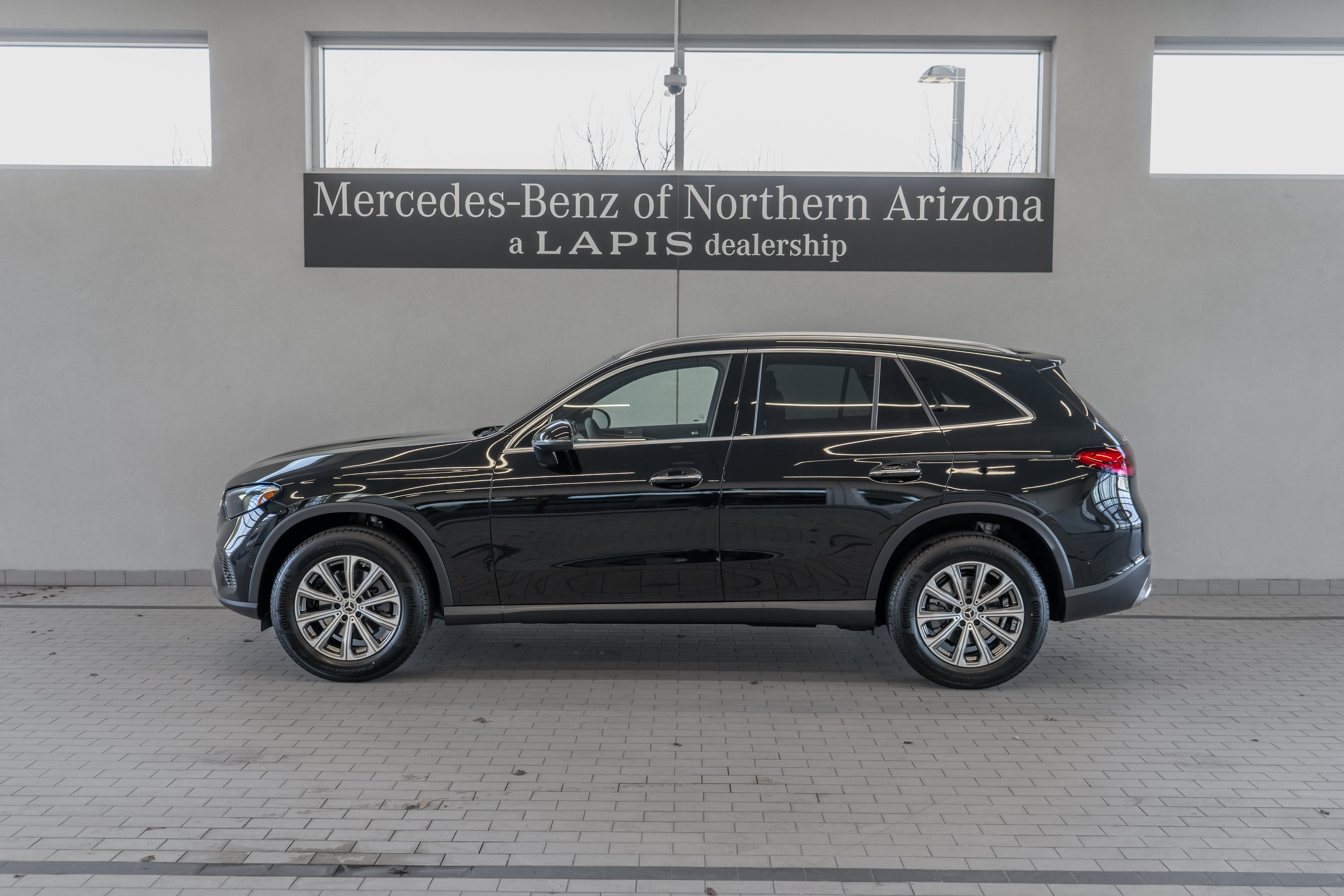 Used 2026 Mercedes-Benz GLC 300 4MATIC image 2