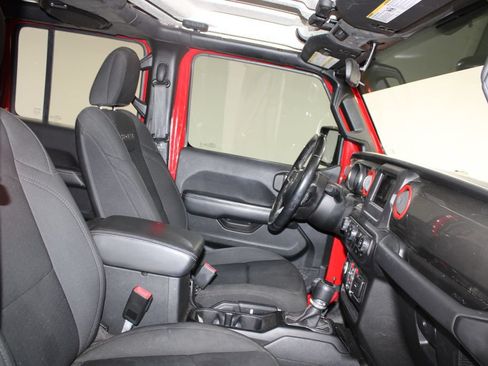 Used 2021 Jeep Wrangler Unlimited Sahara AWD/4WD image 23
