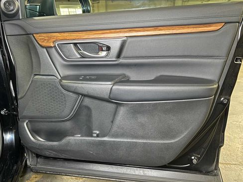 Used 2017 Honda CR-V Touring image 10
