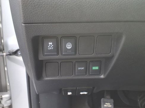 Used 2020 Nissan Rogue Sport S image 13