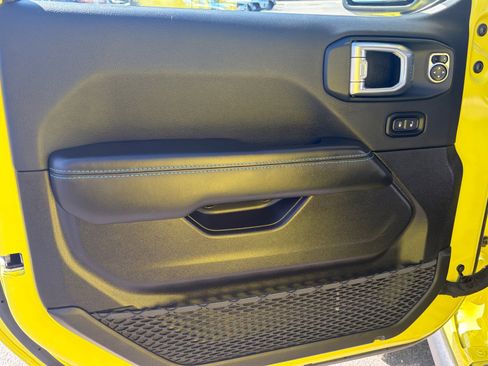 Used 2024 Jeep Wrangler Unlimited Rubicon 4xe AWD/4WD image 13