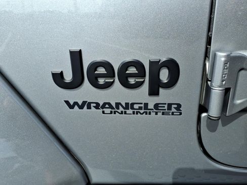 Used 2021 Jeep Wrangler Unlimited Sahara image 7