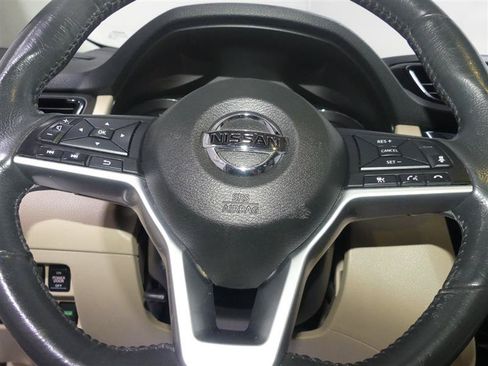 Used 2017 Nissan Rogue SL w/ SL Premium Package AWD/4WD image 32